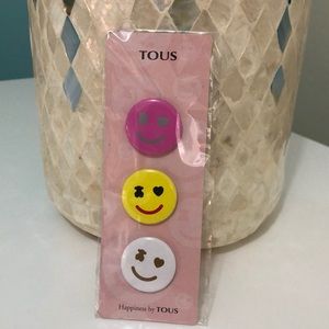 Tous collector pins